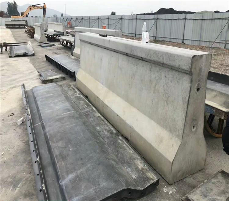 公路隔离墩钢华体平台_华体（中国）