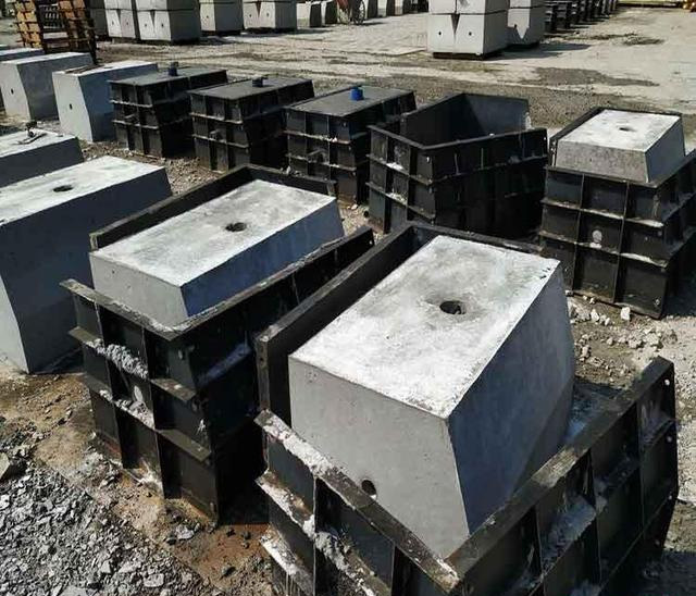 钢结构基础墩华体平台_华体（中国）2.jpg